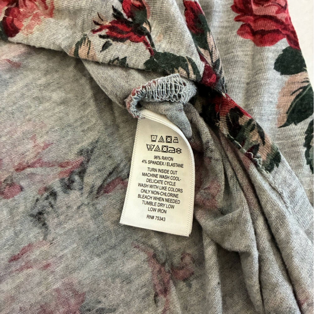 WAS $25 Shabby Chic floral top - Picture 5 of 5